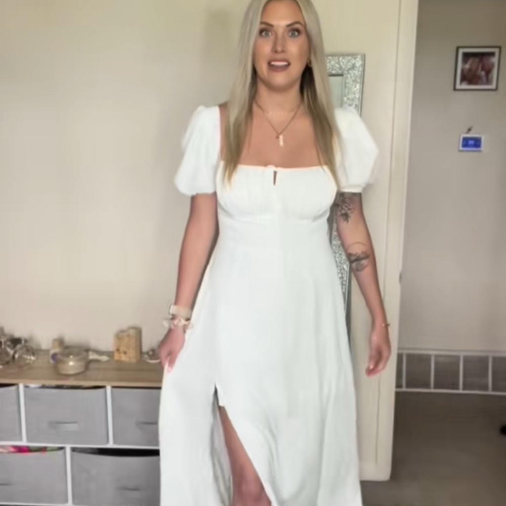 Elegant White Puff Sleeve Dress